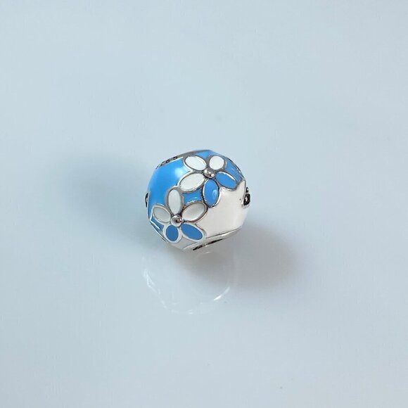 Pale Blue Daisy & Butterfly Enamel Charm - Picture 8 of 10